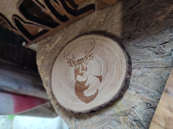 rondin bois gravé cerf