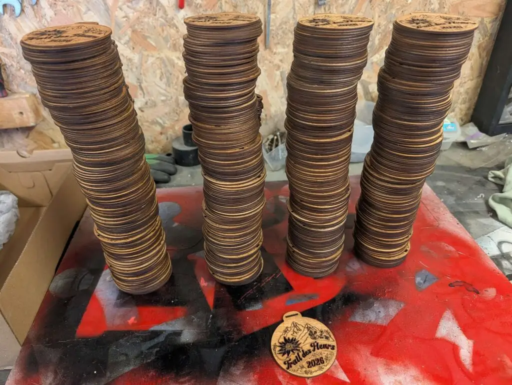 600 médailles bois